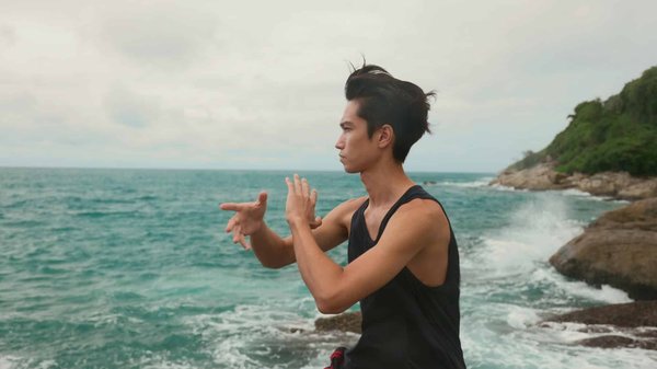 Quel est l'impact de la pratique quotidienne du qigong sur la gestion du stress professionnel?